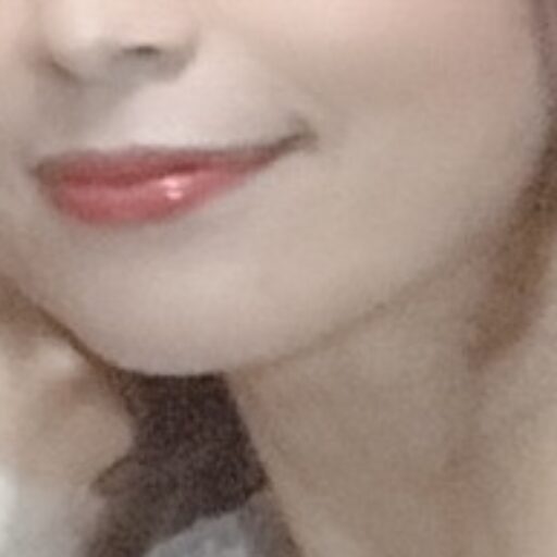 みずみずはだ女性