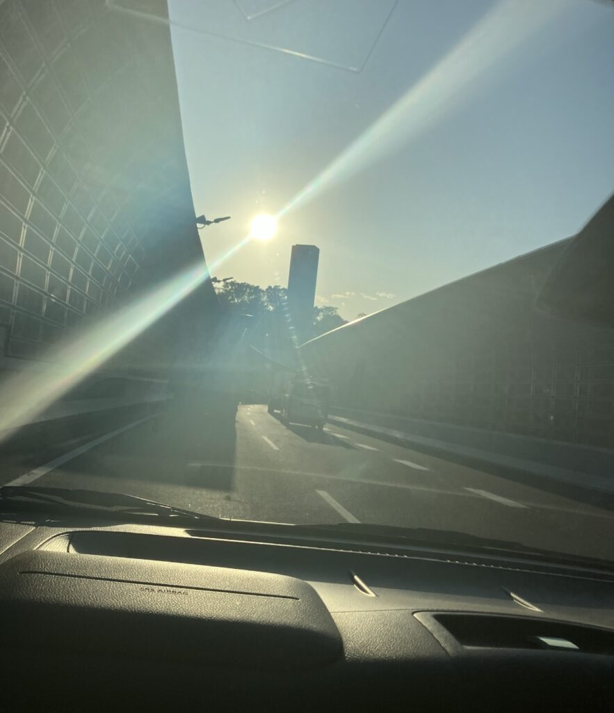 車の中にいても紫外線浴びます